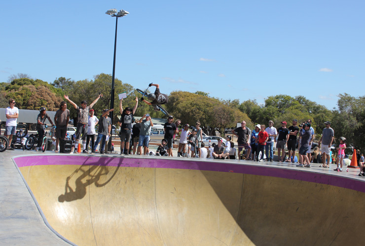 Freestyle Now busselton skatepark competition december 2015 - Ben Gately 1st place in bmx big bowl beginners